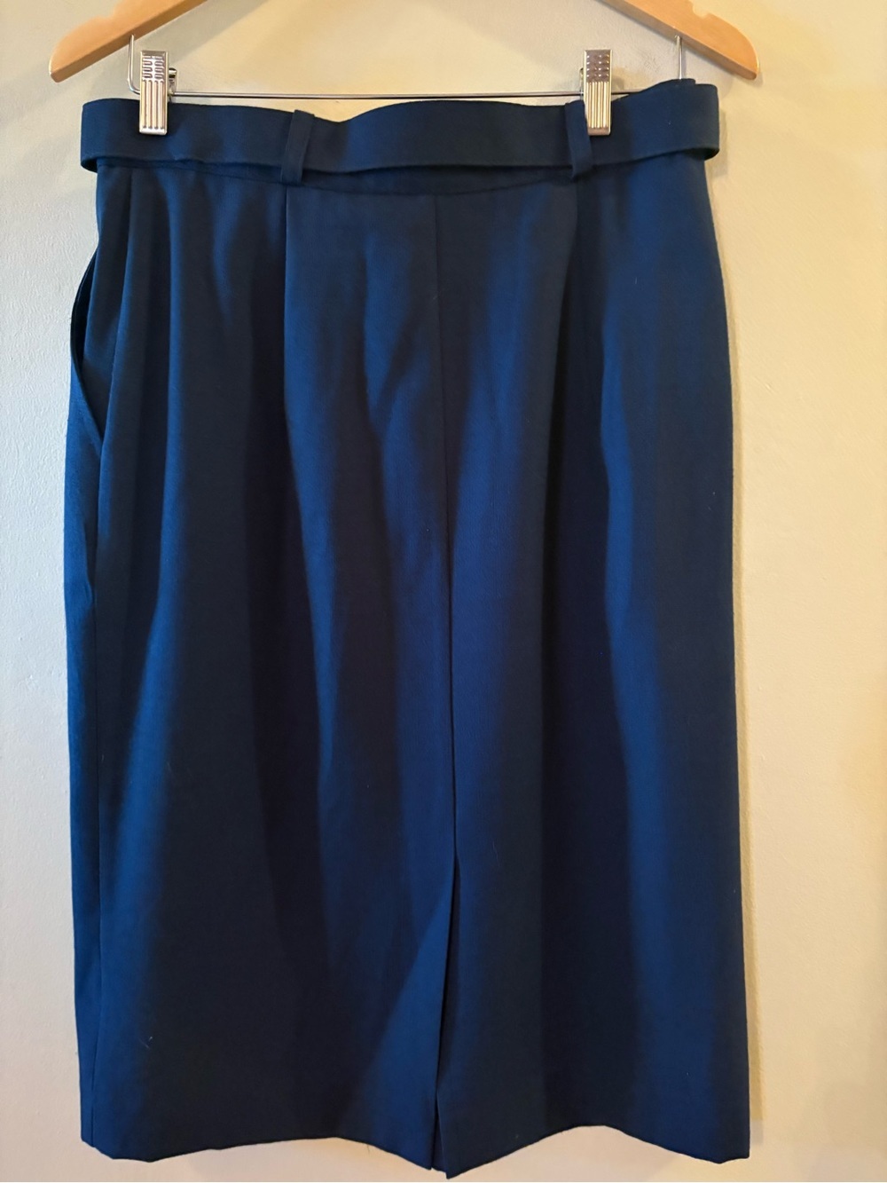 Sport Collection, Vintage,80’s, Midi Skirt with Gold Buckle, Vintage Sz 14. - Picture 3 of 10